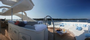 Top deck, Jacuzzi and sunbathing area aft