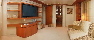 TV lounge, convertible into 5th double cabin