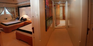 Twin cabin, hallway